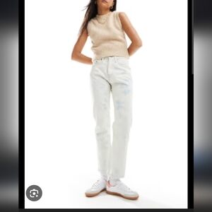 130$ Levi's Women's Light Blue Bleach Wash Straight Leg Jeans